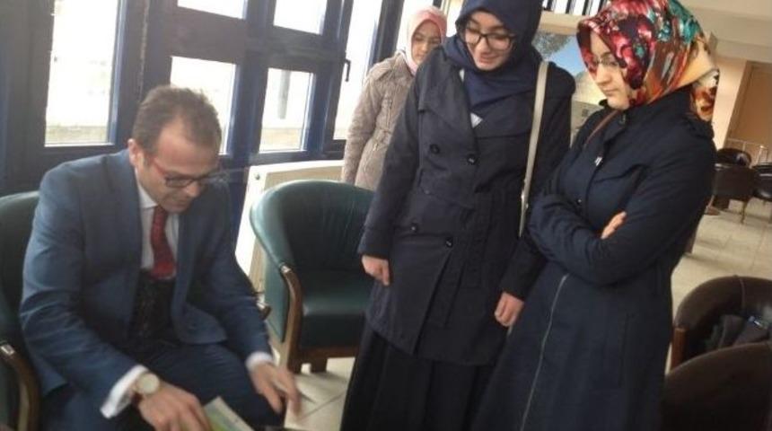 Sosyolog-yazar İsmail &Ouml;z&rsquo;den &Ouml;ğrenci Ve Velilere Konferans