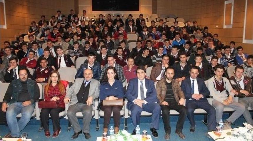 Bayburt &Uuml;niversitesinde Mesleki Tanıtımın &Ouml;nemi Anlatıldı
