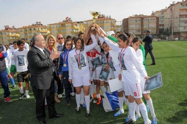 Şehitkamil Belediyesi Çanakkale Futbol Turnuvası Mutlu Sonla Bitti