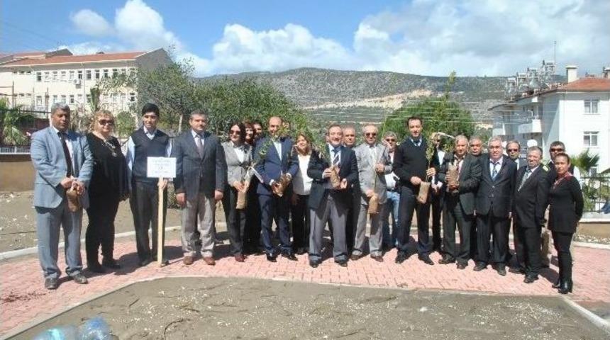 Demre&rsquo;de Kurumlar Fidan Dikti