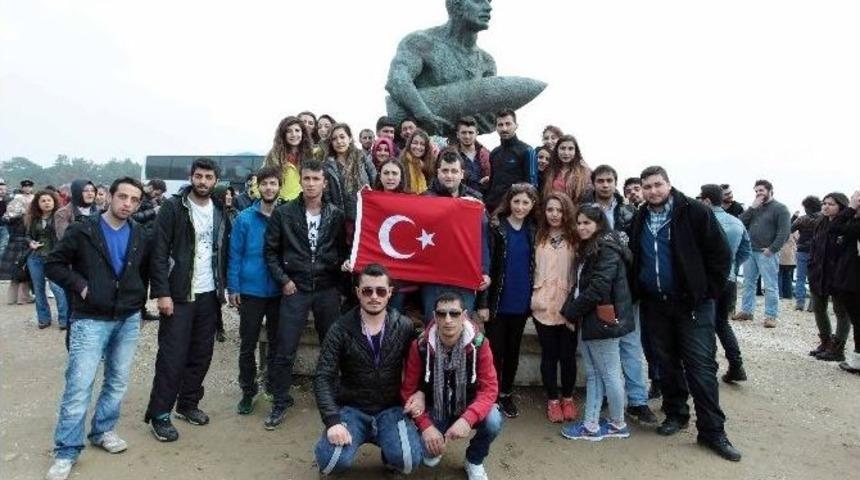 Atat&uuml;rk &Uuml;niversitesi &Ouml;ğrencileri &Ccedil;anakkale Zaferi&rsquo;nin 100. Yılı Dolayısıyla &Ccedil;anakkale&rsquo;ye Gezi D&uuml;zenledi