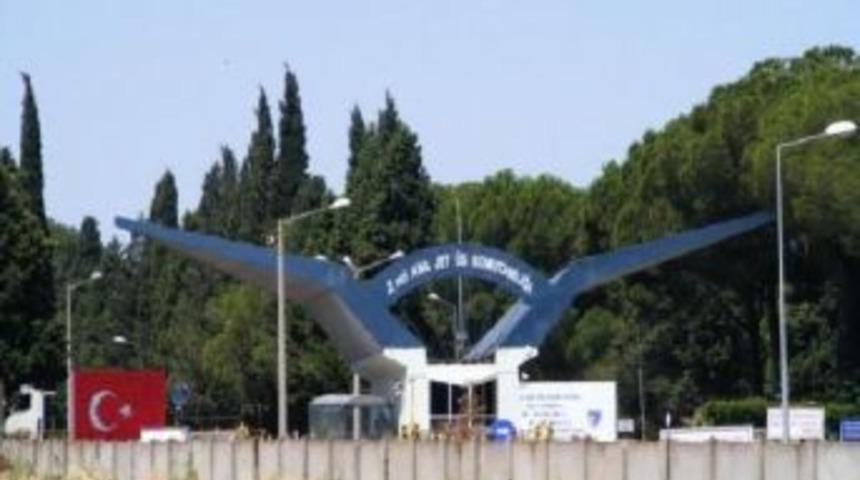 &Ccedil;iğli 2'nci Ana Jet &Uuml;s Komutanlığı'nda, Asker Cinneti: 1 &Ouml;l&uuml;, 1 Yaralı (2)
