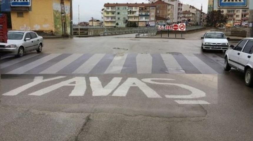 İl&ccedil;e Halkı Taşk&ouml;pr&uuml;&rsquo;ye Yaya Ge&ccedil;idi Ve Uyarıcı Levhalar İstiyor