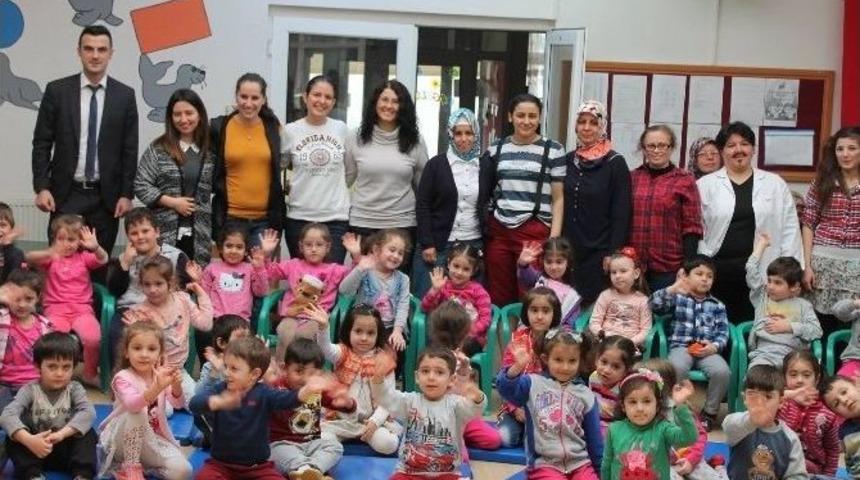 Annelerden &Ccedil;ocukları İ&ccedil;in Tiyatro