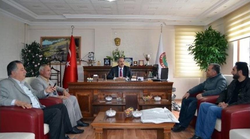 Belediye Başkanı G&uuml;rsoy &Ccedil;alışmalarını Anlattı