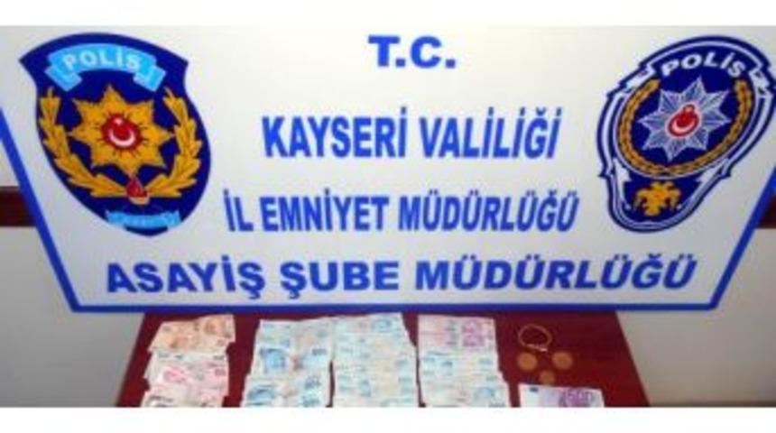 Kayseri'de Dolandırdı Şanlıurfa'ya Giderken Yakalandı