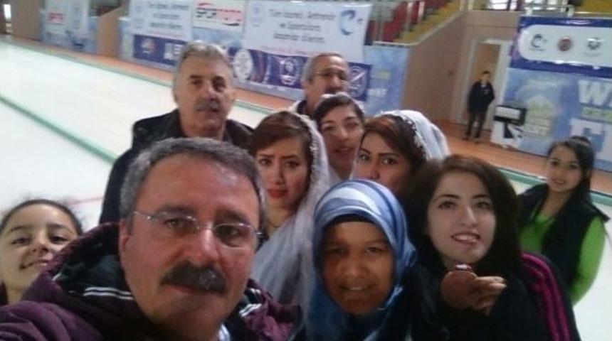 Afganlı Kızların Kupa Sevinci