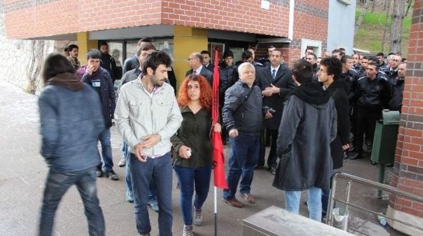 &Ouml;ğrencilerle &Ouml;zel G&uuml;venlik G&ouml;revlileri Arasında Arbede