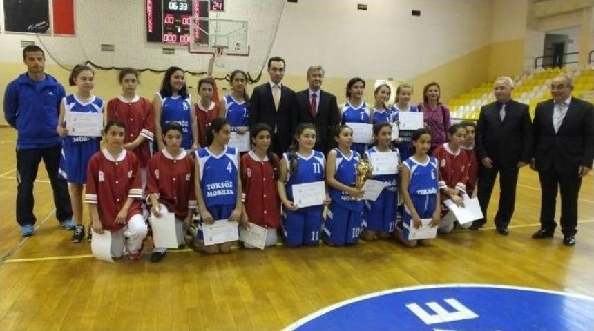 Burhaniye&rsquo;de Basketbol Yıldızlar Grup Final M&uuml;sabakaları D&uuml;zenlendi
