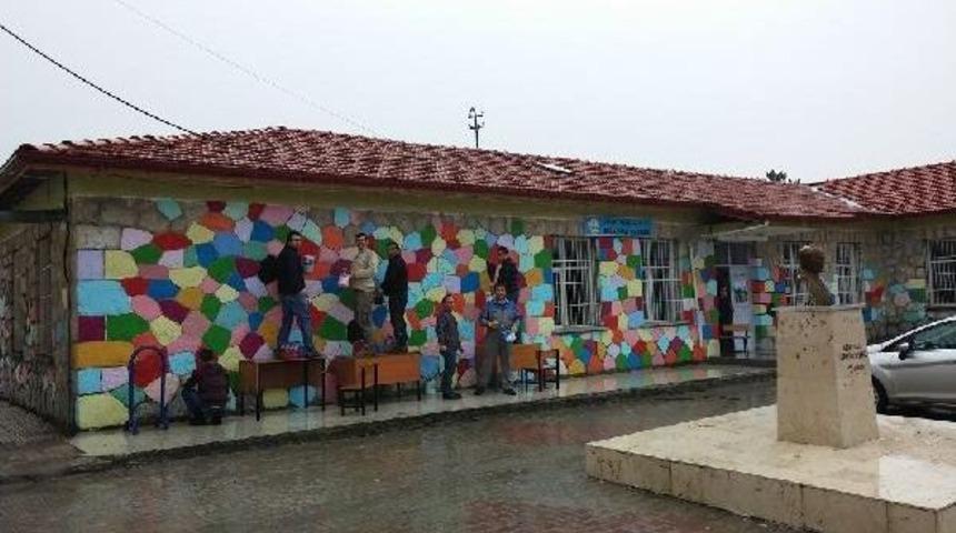 Okulu Kendileri Boyadılar