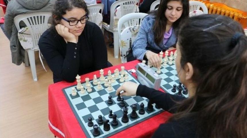 75. Yıl Cumhuriyet Anadolu Lisesi&rsquo;nde Santra&ccedil; Turnuvası