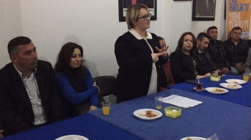 Şükriye Burak’a Ak Parti Lokalinde Yoğun İlgi