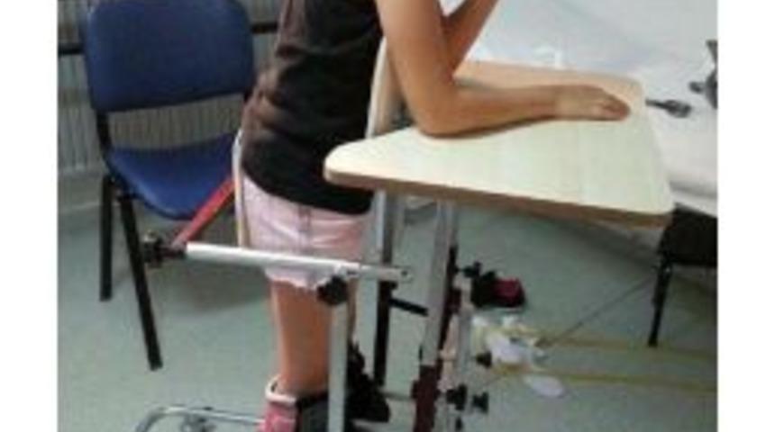 9 Yaşındaki Berra, Cihazsız Y&uuml;r&uuml;yebilmek Istiyor