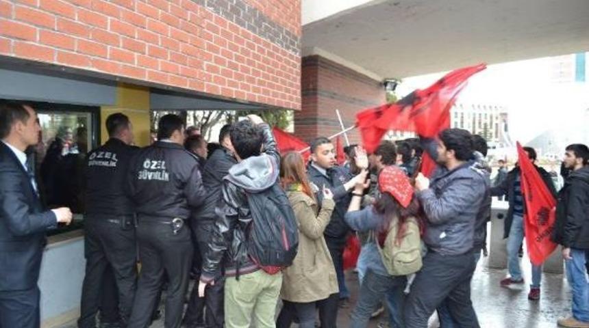 Anadolu Üniversitesi'nde Öğrenci Ve Özel Güvenlik Gerginliği
