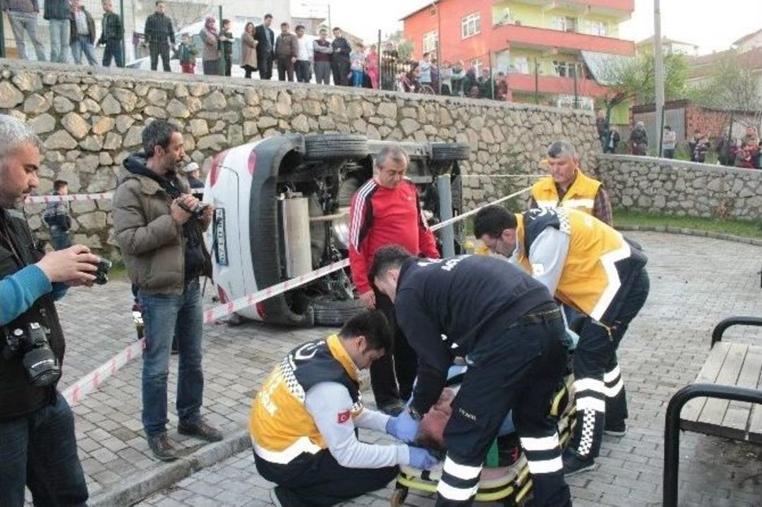 Eşine Kullanmayı &Ouml;ğrettiği Otomobille &Ccedil;ocuk Parkına U&ccedil;tular