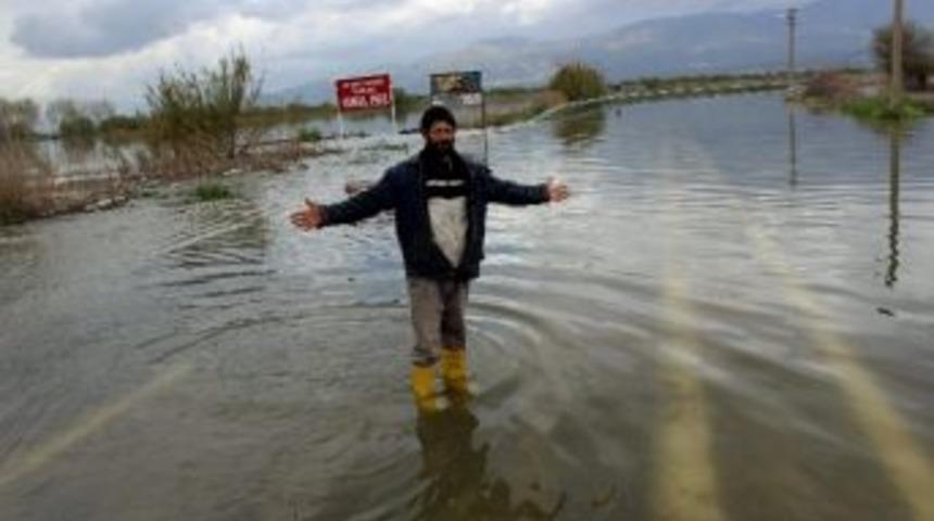 Erdem: &ldquo;&ccedil;ift&ccedil;imizin Taşkın Zararının Takip&ccedil;isi Olacağız&rdquo;