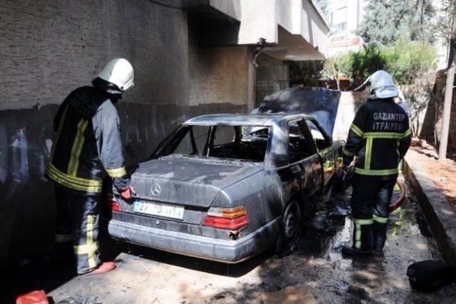 Gaziantep'te Park Halindeki Otomobil Kundaklandı