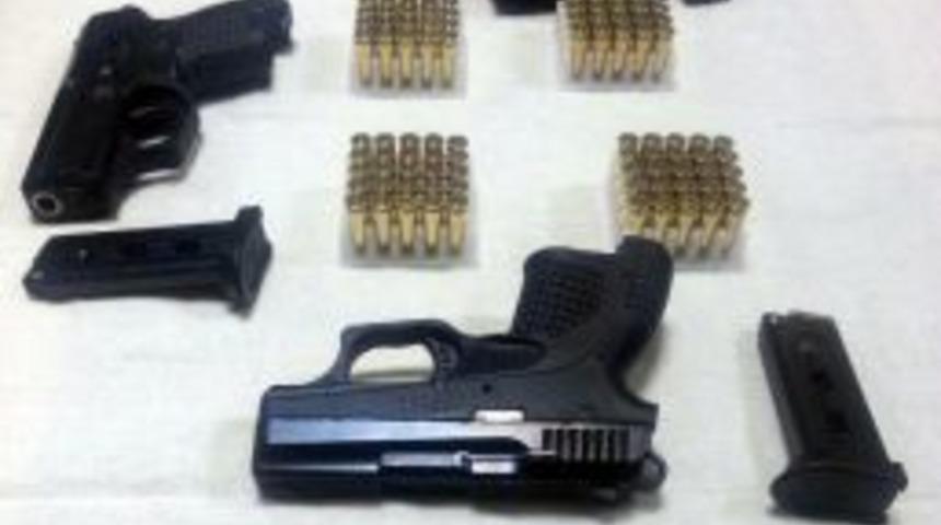 &Ouml;zel G&uuml;venlik&ccedil;inin &Uuml;zerinden 3 Glock Tabanca &Ccedil;ıktı.