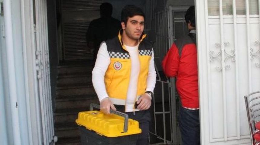 Banyo Yaparken Yere D&uuml;şen Suriyeli &Ouml;ld&uuml;