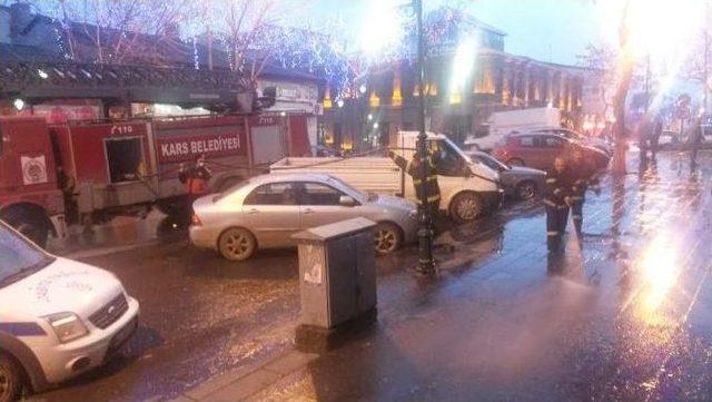 Belediye Kars’ta Cadde Ve Kaldırımlar Yıkıyor