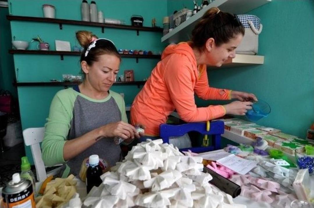 Bodrum&rsquo;u Yansıtan Kokulu Sabun Ve Taşlar &Uuml;retiyorlar