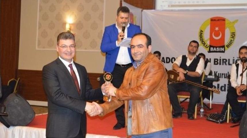 Anadolu Basın Birliğinden Halk Bankası&rsquo;na &Ouml;d&uuml;l