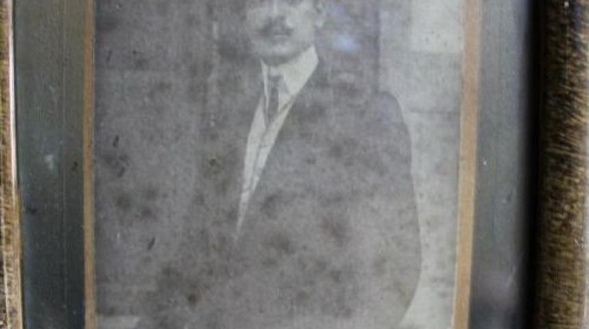 Yunan Işkadını, 100 Yıllık Fotoğrafla S&ouml;ke'de Dedesinin Evini Buldu