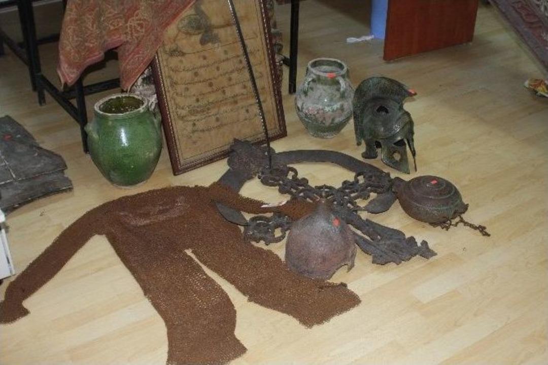 Tarihi Eser Operasyonunda Savaş Aletleri Ele Ge&ccedil;irildi