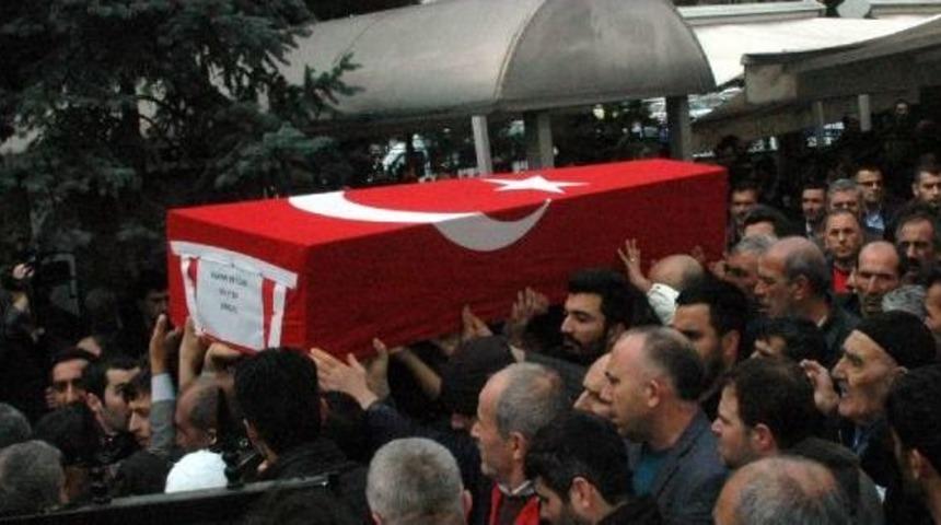Şehit Er Hakan Ert&uuml;rk Son Yolculuğuna Uğurlandı