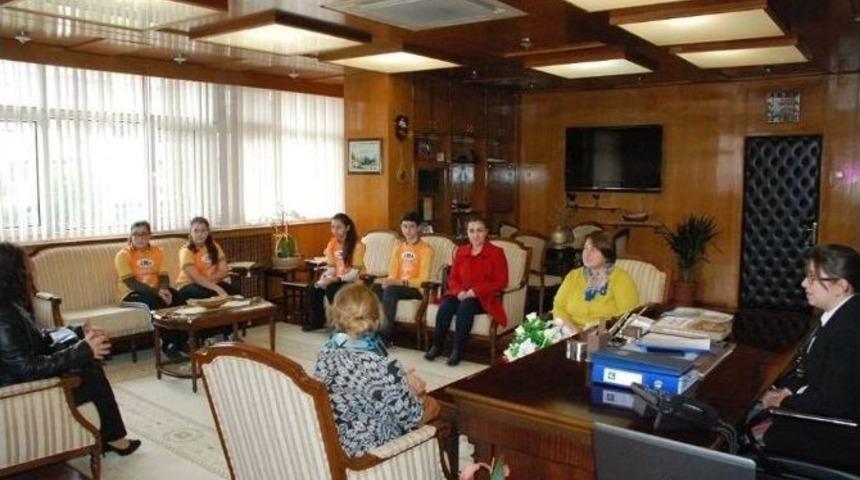 Tema G&ouml;n&uuml;ll&uuml;lerinden Vali &Ccedil;etinkaya&rsquo;ya Ziyaret