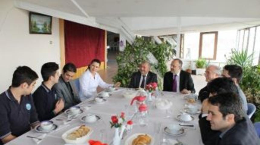 &Ouml;zel Asiye Coşkun Okulları Başkanları Ağırladı