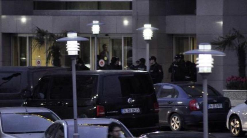 Fotoğraflar//&ccedil;ağlayan Adliyesi'nde Rehine Operasyonu;avukatlarla Polis Arasında Arbede Yaşandı