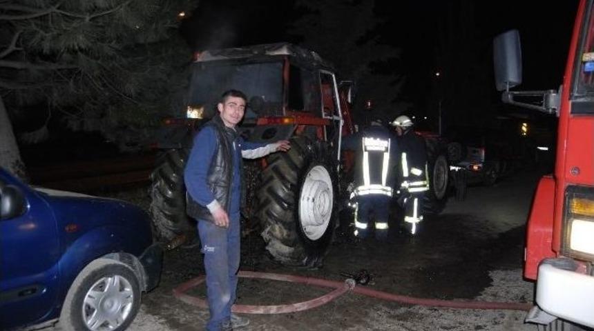 Park Halindeki Trakt&ouml;rde Yangın