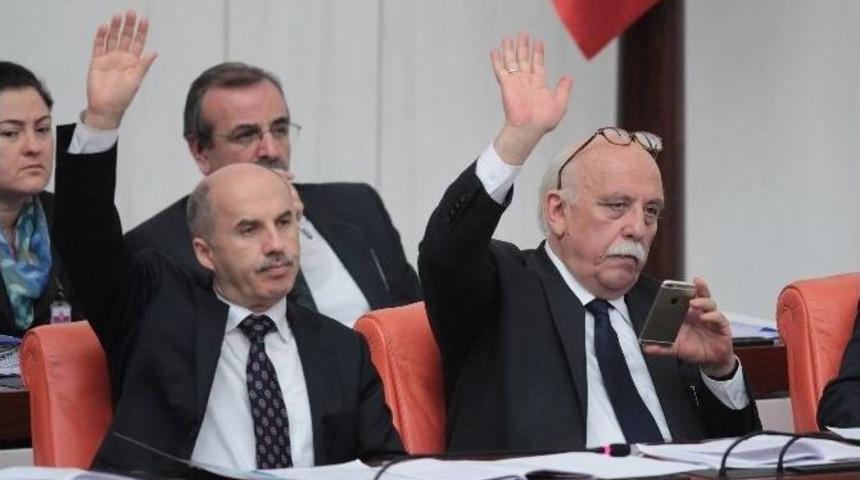 Mecliste Toplam 8 &Uuml;niversite Kurulmasını &Ouml;ng&ouml;ren Kanunlar Kabul Edildi