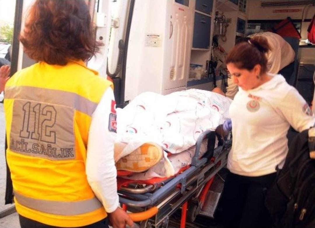 Kaldırımda Y&uuml;r&uuml;rken &Uuml;zerine Duvar D&uuml;şt&uuml;