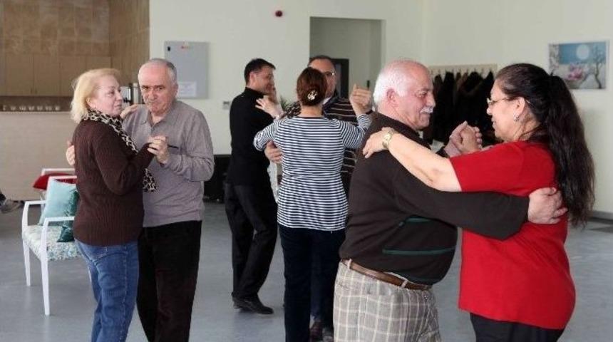 Yenimahalle&rsquo;de Tangonun Yaşı Yok