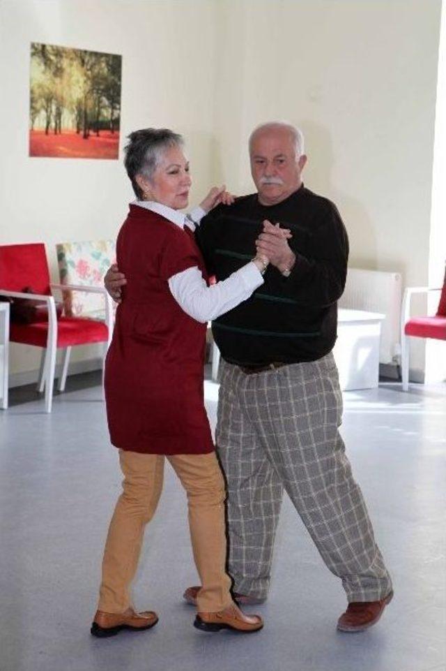 Yenimahalle&rsquo;de Tangonun Yaşı Yok 2