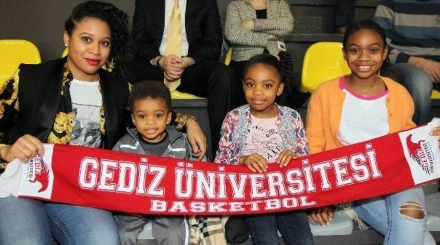 Babası Atıyor O Coşturuyor