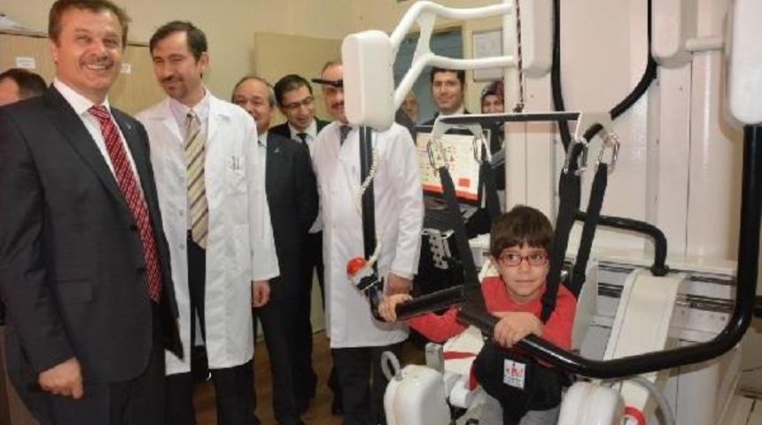 Bu Robot Y&uuml;r&uuml;yemeyen &Ccedil;ocuklara Umut Olacak