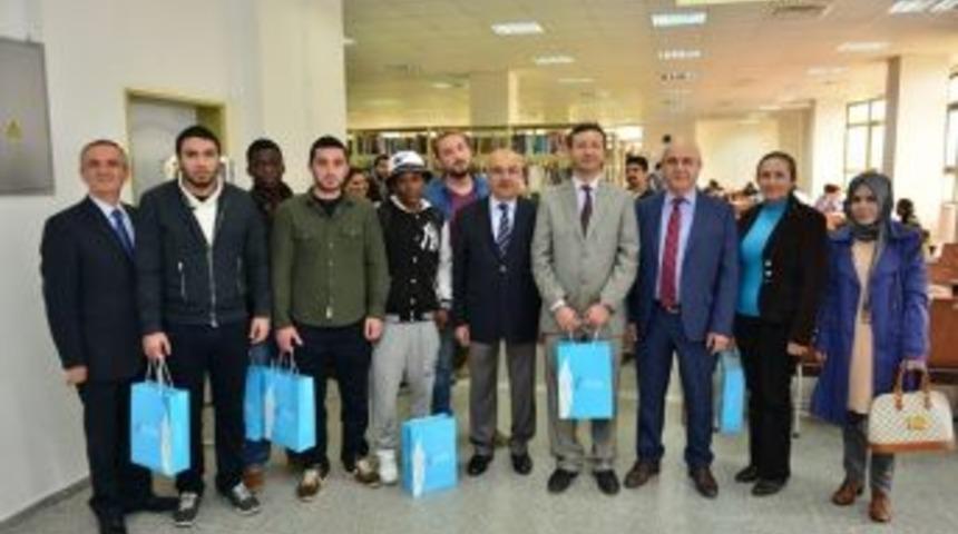 Cb&uuml;&rsquo;de En &Ccedil;ok Kitap Okuyanlar &Ouml;d&uuml;llendirildi