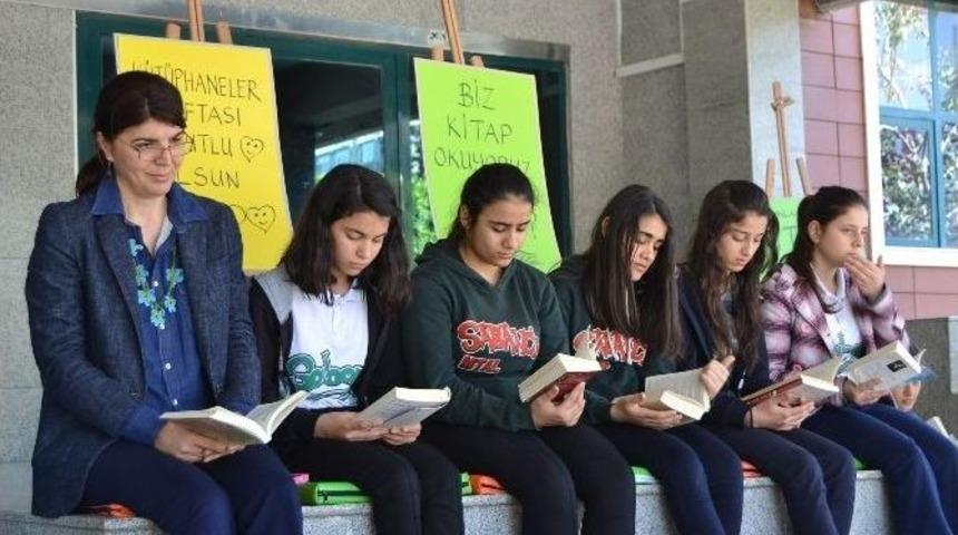 &Ouml;ğrencilerden Kitap Okuma Etkinliği