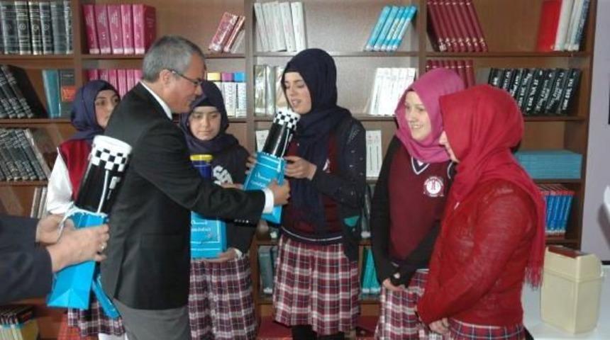 Vali, Minib&uuml;s&ccedil;&uuml;ye Sigarayı Bıraktırdı