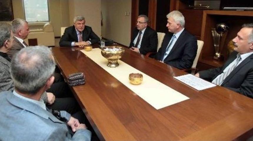 Başkan Karaosmanoğlu, N&uuml;zhetiye K&ouml;y&uuml; Muhtarını Misafir Etti