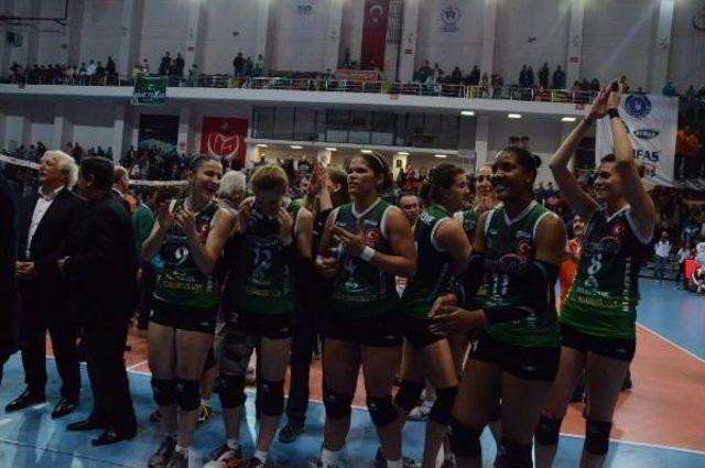 Bursa Büyükşehirli Bayan Voleybolcular Finale Hazırlanııyor