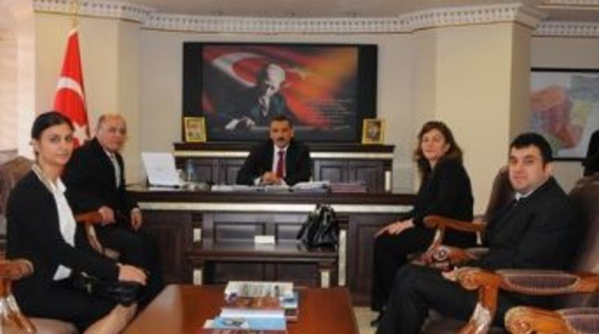 Tunceli Valisine K&uuml;t&uuml;phane Haftası Ziyareti