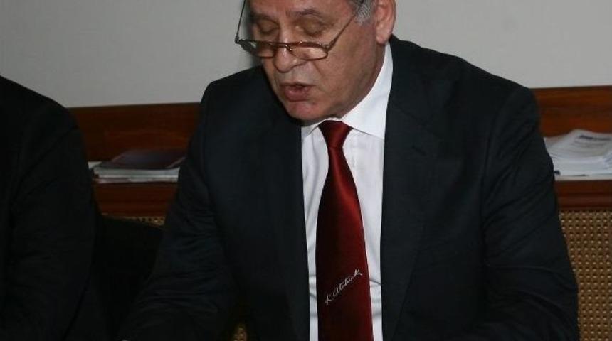 Rize&rsquo;de Chp Yeni Y&ouml;netimi İle Basın Karşısına Ge&ccedil;ti