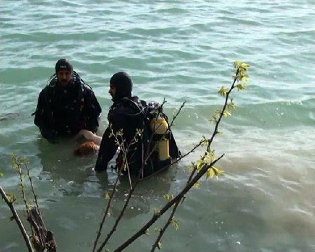 Fotoğraf Çektirmek Isterken Düştüğü Nehirde Boğuldu