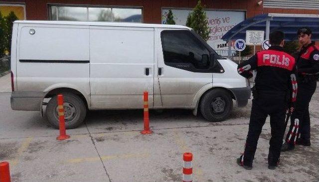 Banka Aracının Altındaki Paket Polisi Alarma Geçirdi 2