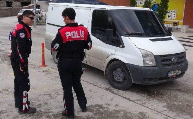 Banka Aracının Altındaki Paket Polisi Alarma Geçirdi 3