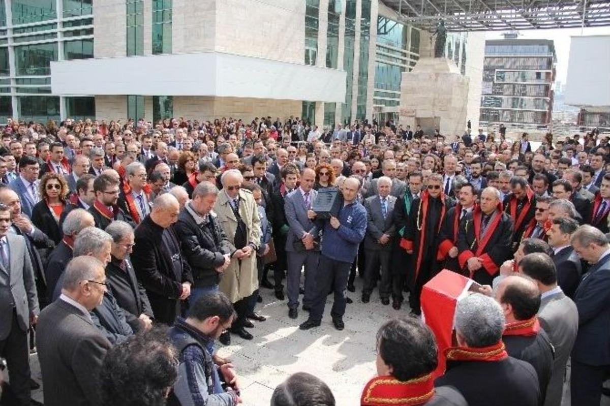 Şehit Başsavcı İ&ccedil;in Samsun Adliyesi &Ouml;n&uuml;nde Dua Okundu